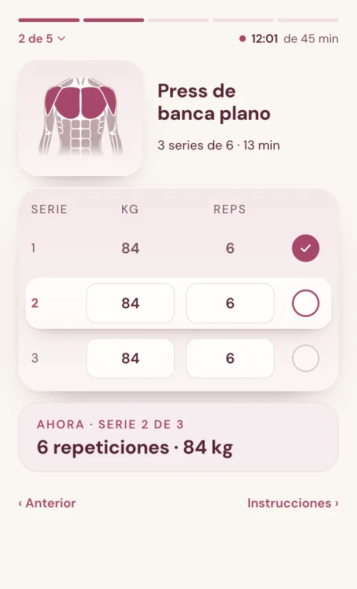 Modo sesión: press de banca plano, serie 2 de 3, con el peso y las repeticiones.